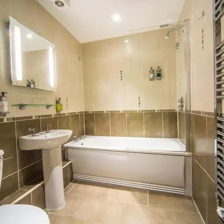 Hunday Manor Hotel 4*